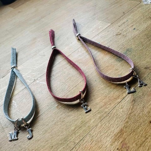 Pulsera elástica personalizada con dos iniciales